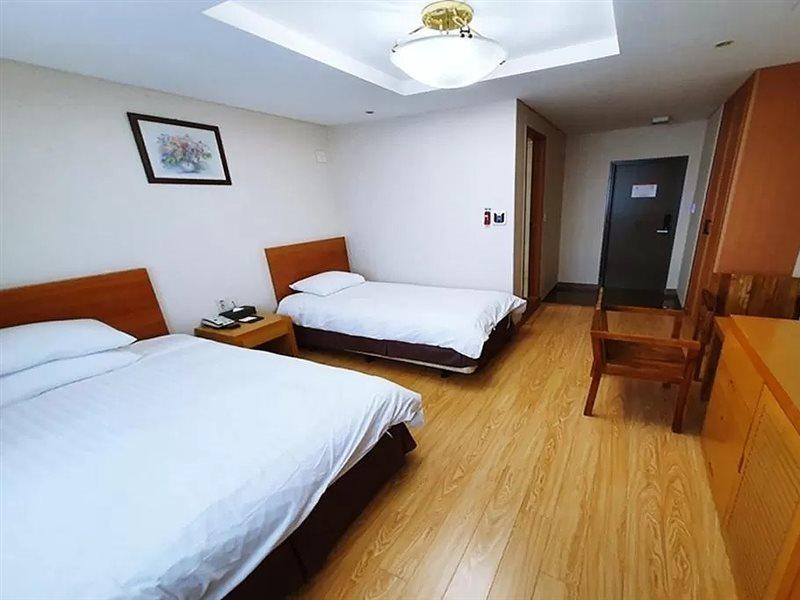 Jeju Parkside Tourist Hotel ภายนอก รูปภาพ