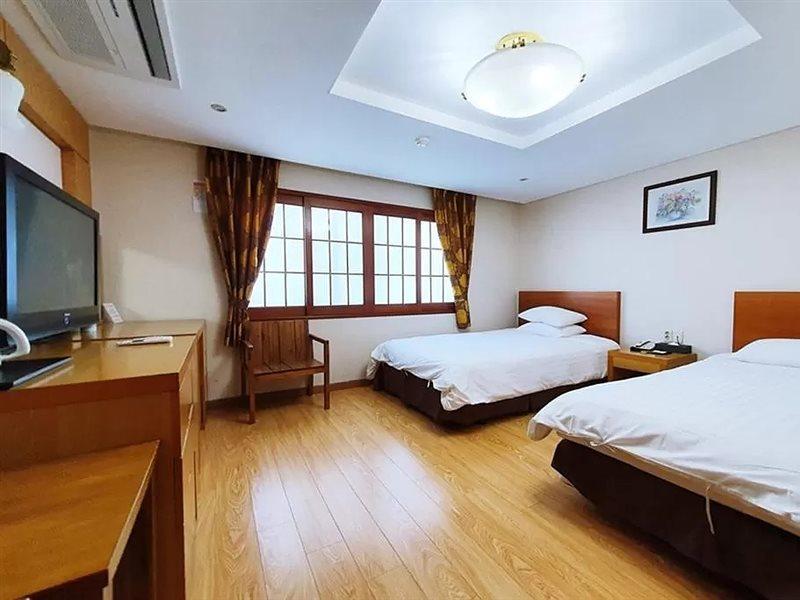 Jeju Parkside Tourist Hotel ภายนอก รูปภาพ