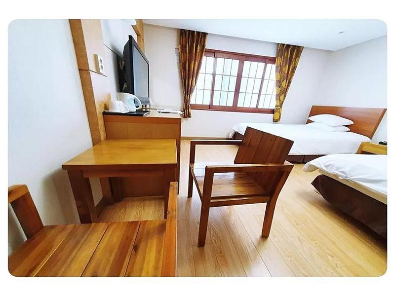 Jeju Parkside Tourist Hotel ภายนอก รูปภาพ