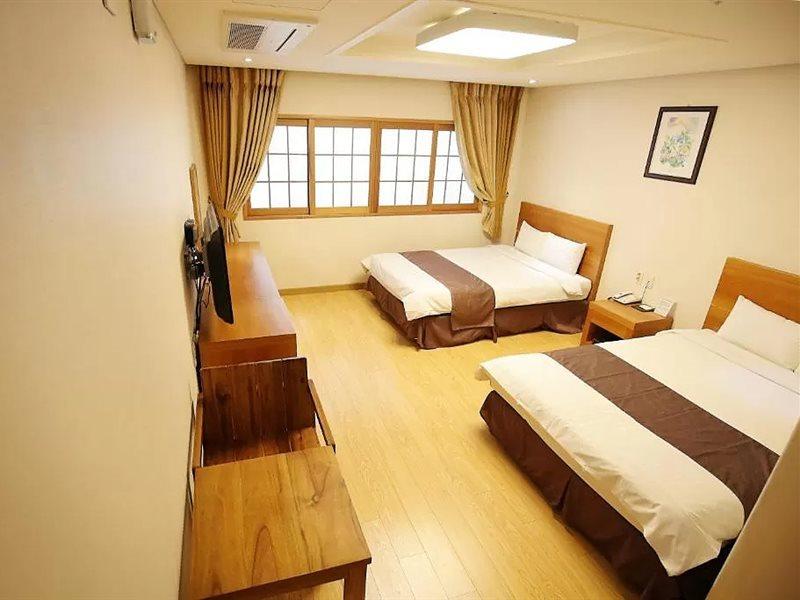 Jeju Parkside Tourist Hotel ภายนอก รูปภาพ