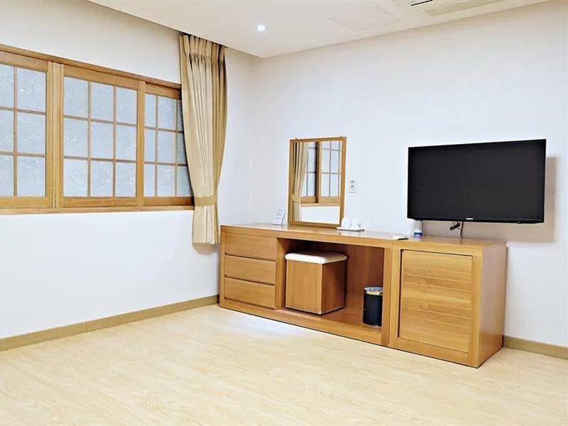 Jeju Parkside Tourist Hotel ภายนอก รูปภาพ