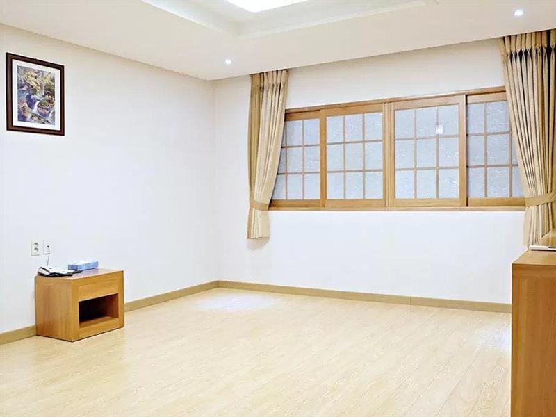 Jeju Parkside Tourist Hotel ภายนอก รูปภาพ