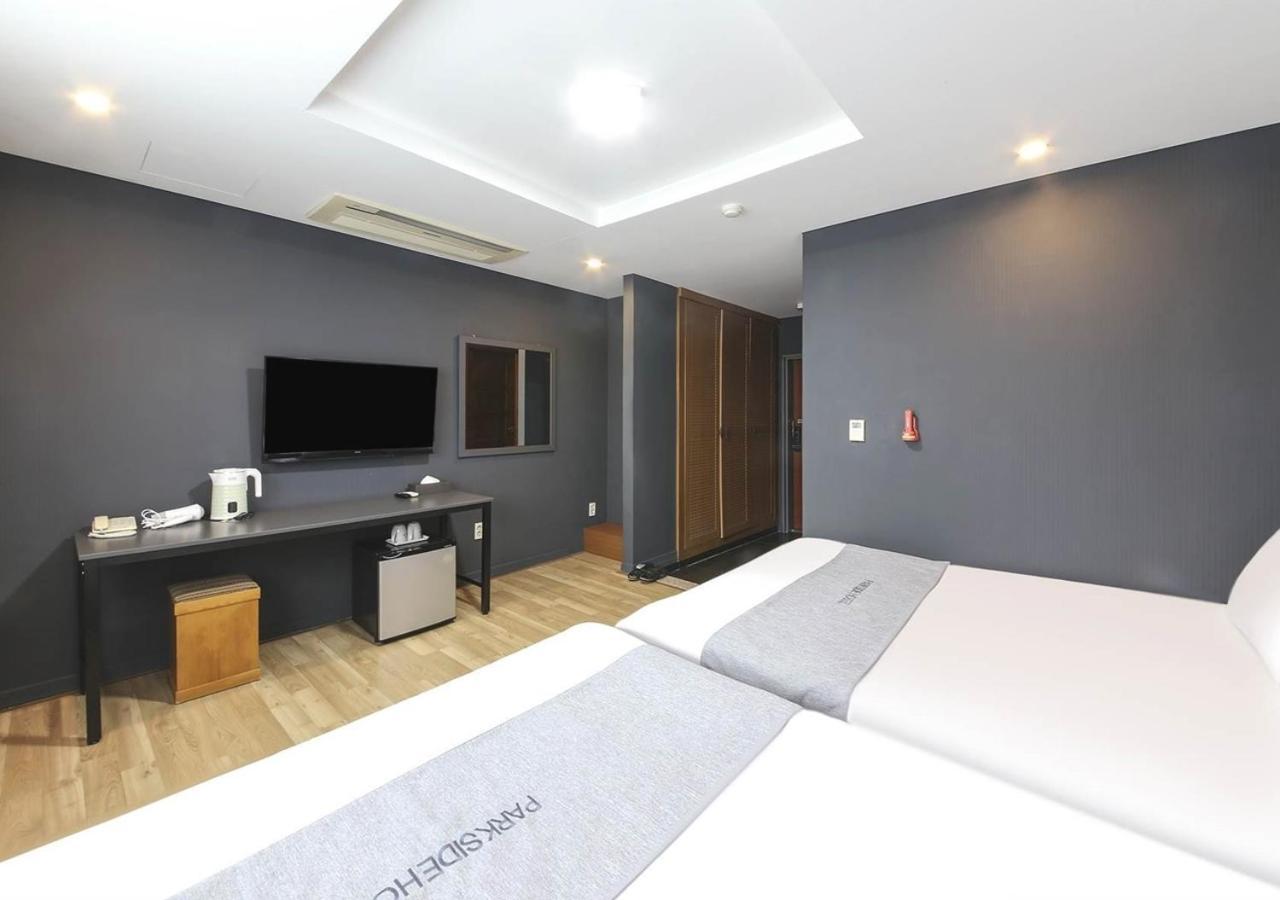 Jeju Parkside Tourist Hotel ภายนอก รูปภาพ