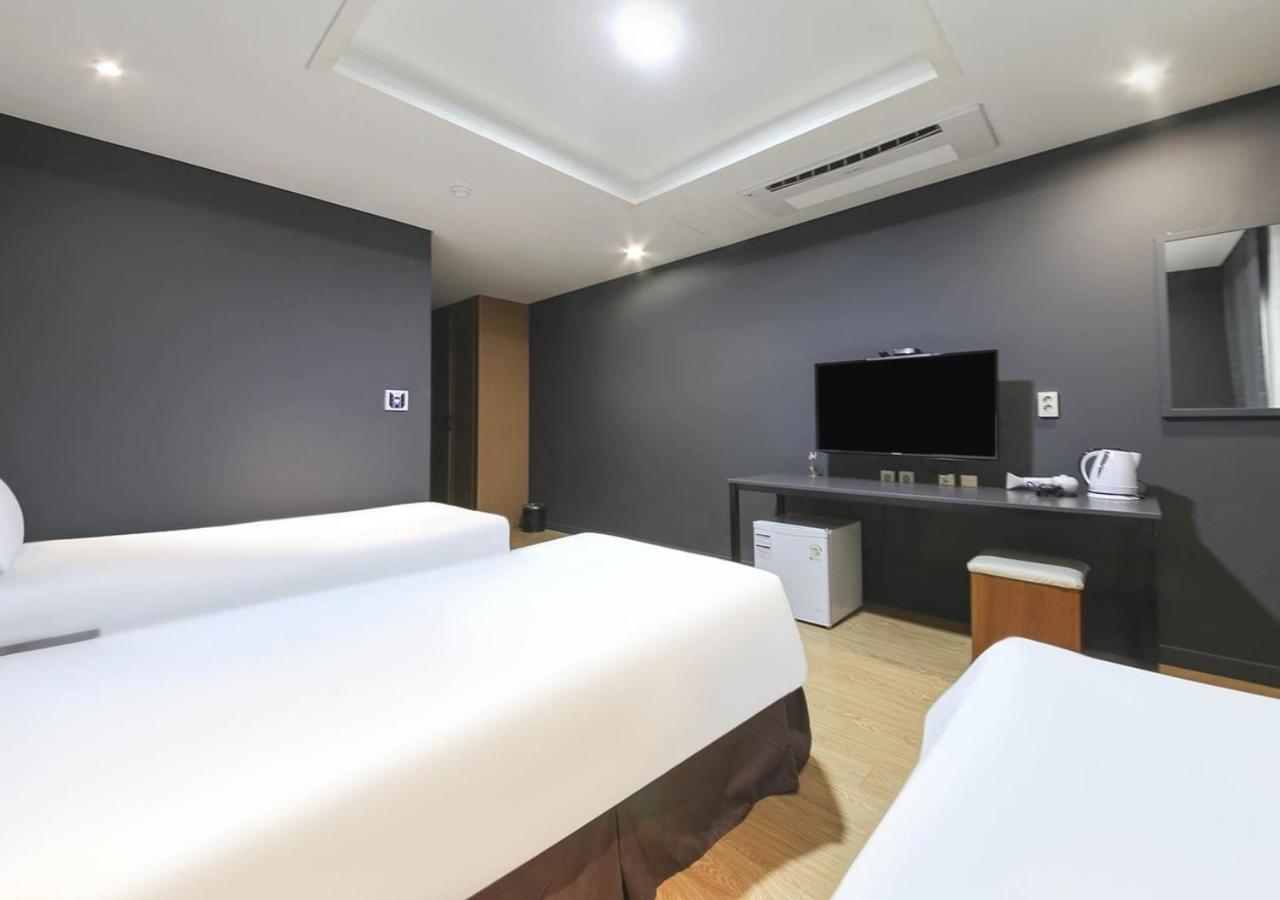 Jeju Parkside Tourist Hotel ภายนอก รูปภาพ