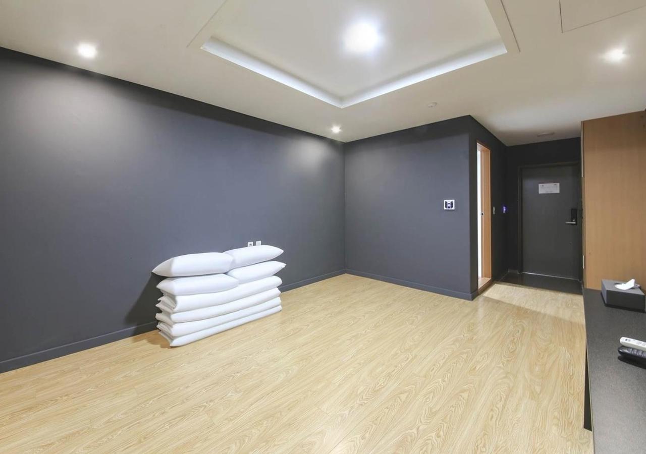 Jeju Parkside Tourist Hotel ภายนอก รูปภาพ