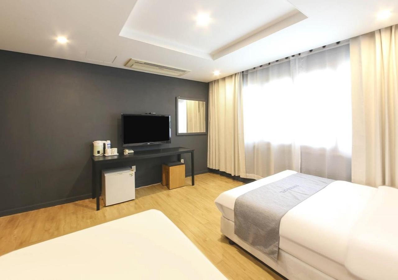 Jeju Parkside Tourist Hotel ภายนอก รูปภาพ