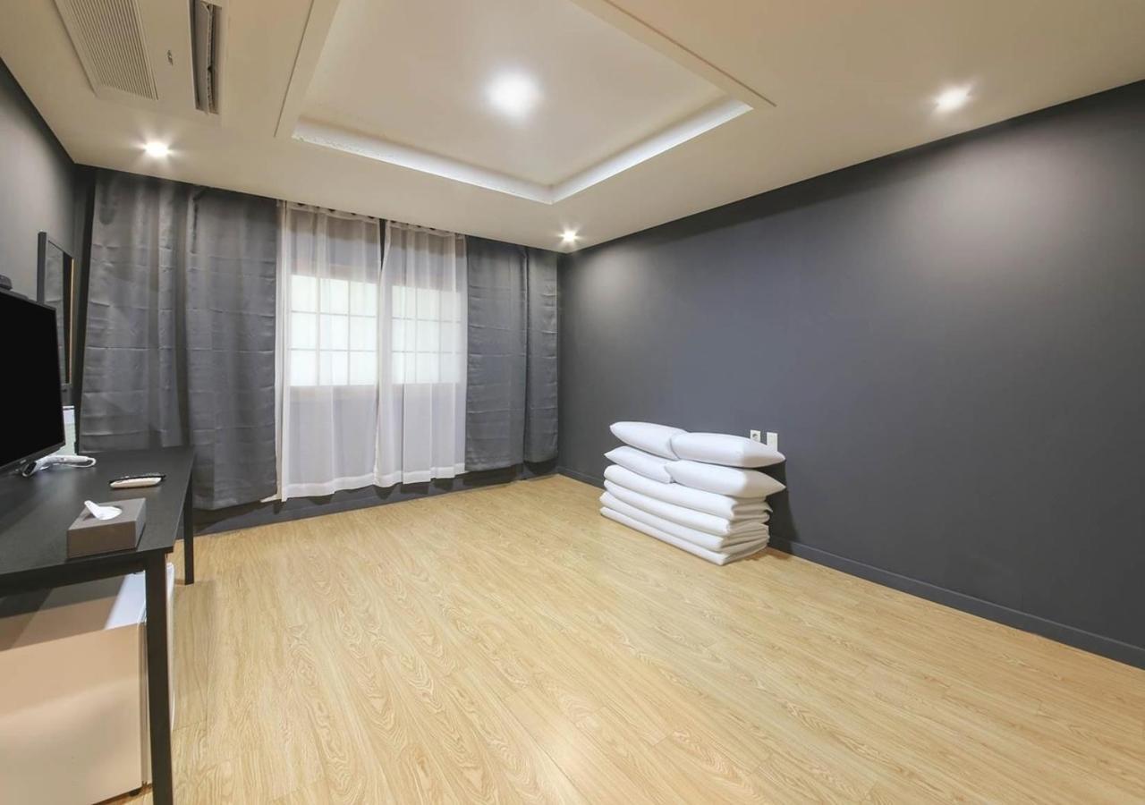 Jeju Parkside Tourist Hotel ภายนอก รูปภาพ