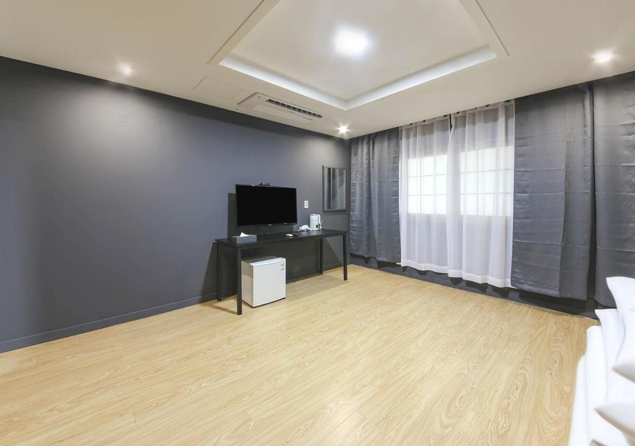 Jeju Parkside Tourist Hotel ภายนอก รูปภาพ